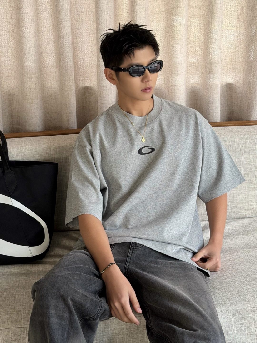 新款春季重磅T恤🆕颜色：黑，白，灰码数：XS-XL款号：52129