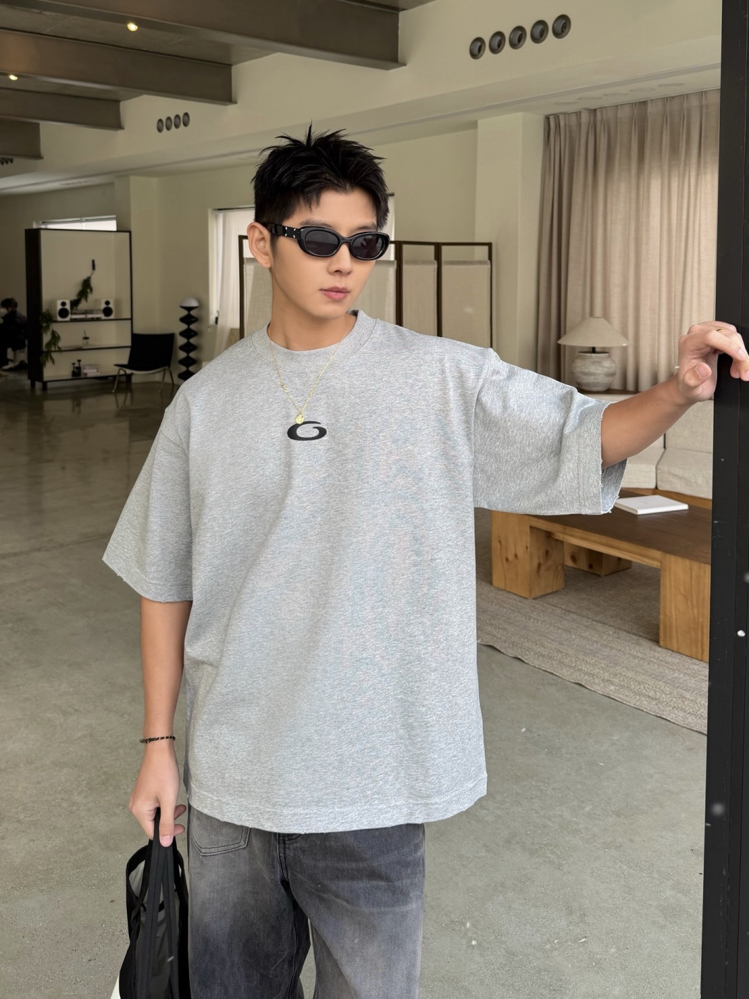 新款春季重磅T恤🆕颜色：黑，白，灰码数：XS-XL款号：52129