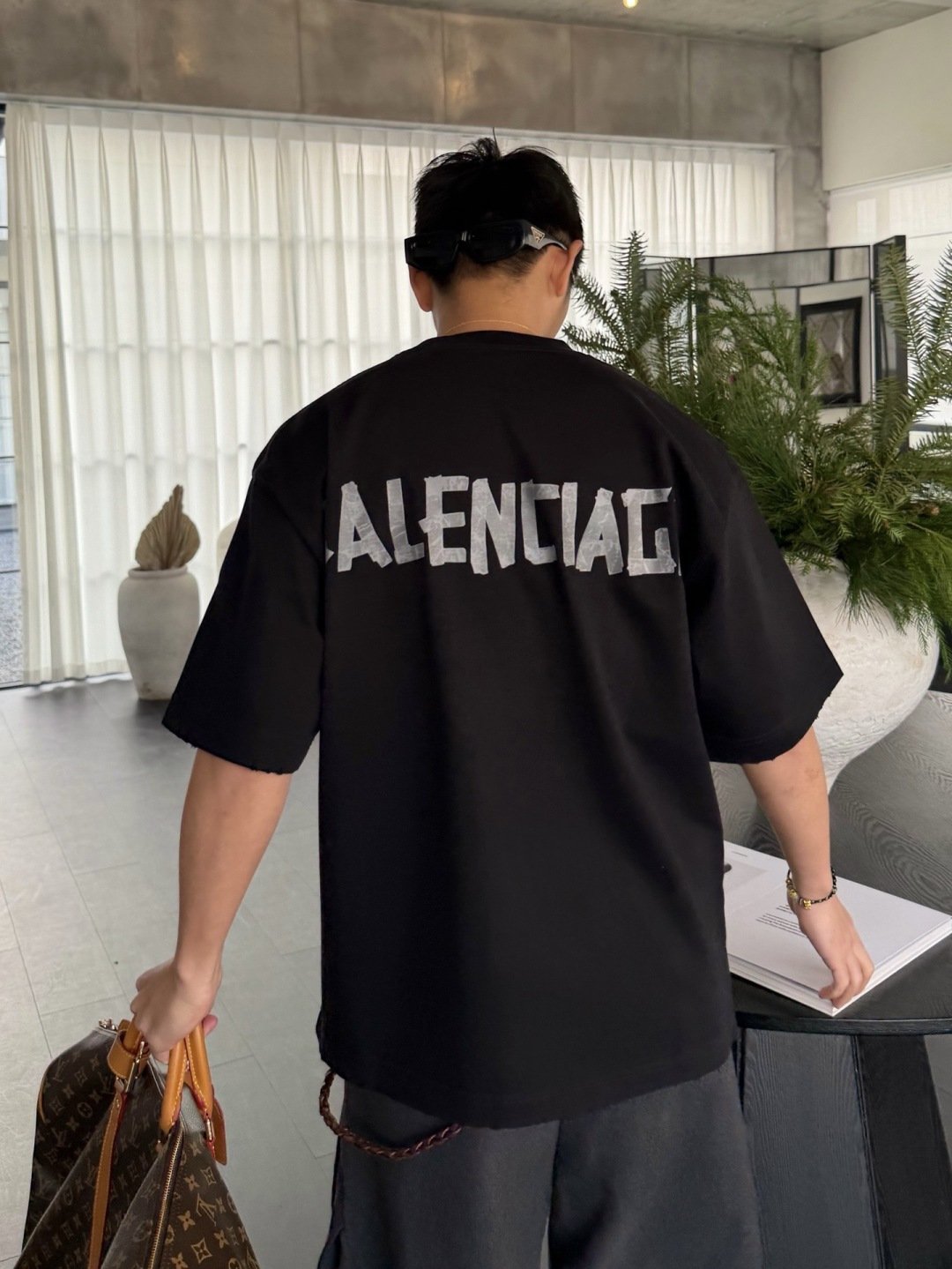 新款春季重磅T恤🆕颜色：黑，白，灰码数：XS-XL款号：52129