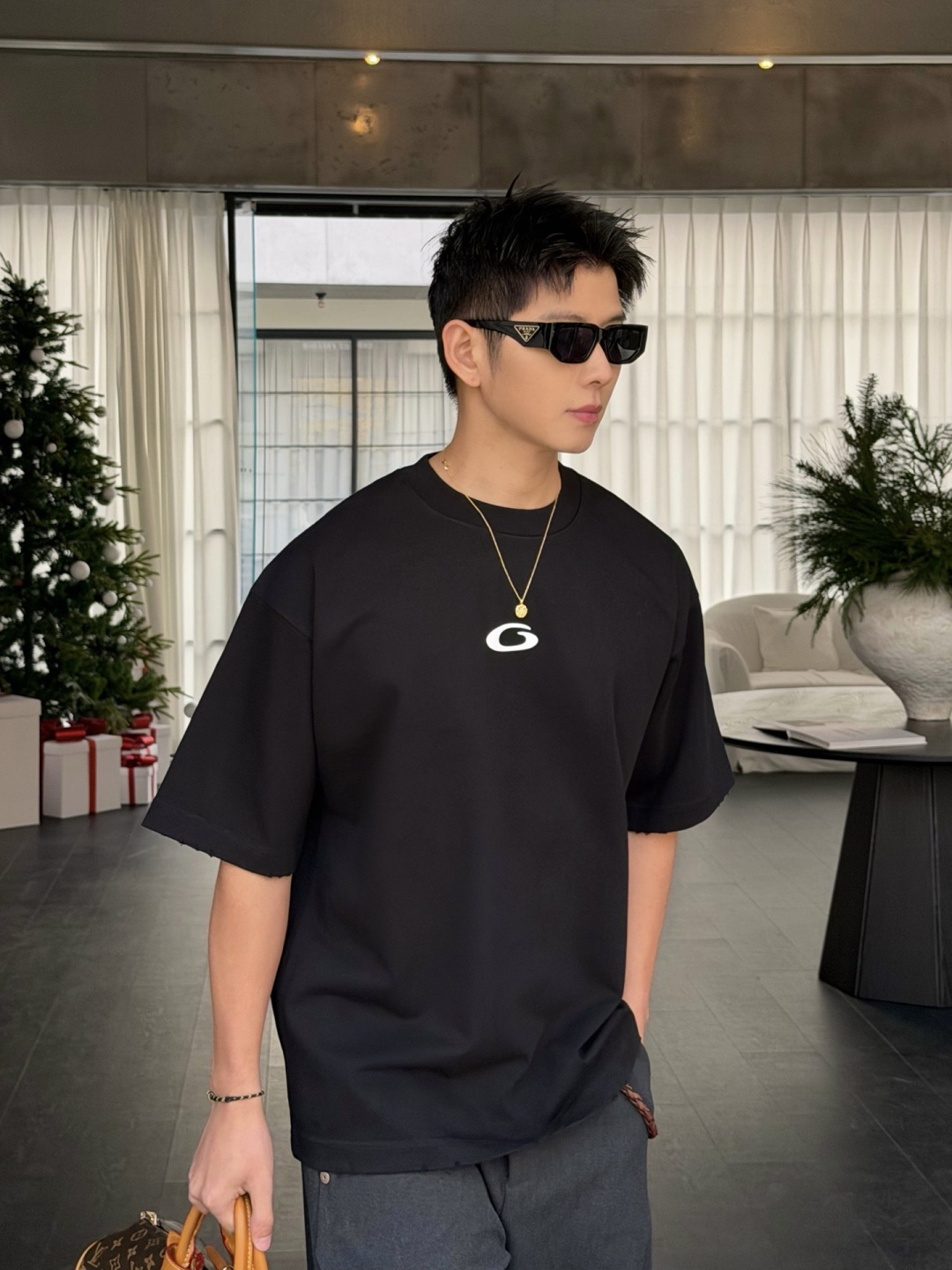 新款春季重磅T恤🆕颜色：黑，白，灰码数：XS-XL款号：52129