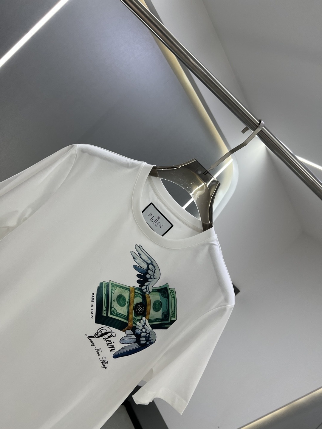 （M-XXXL）PhiliPP Plein2026春夏新品“马上有钱”直喷工艺短袖T恤；品牌标志性的街头