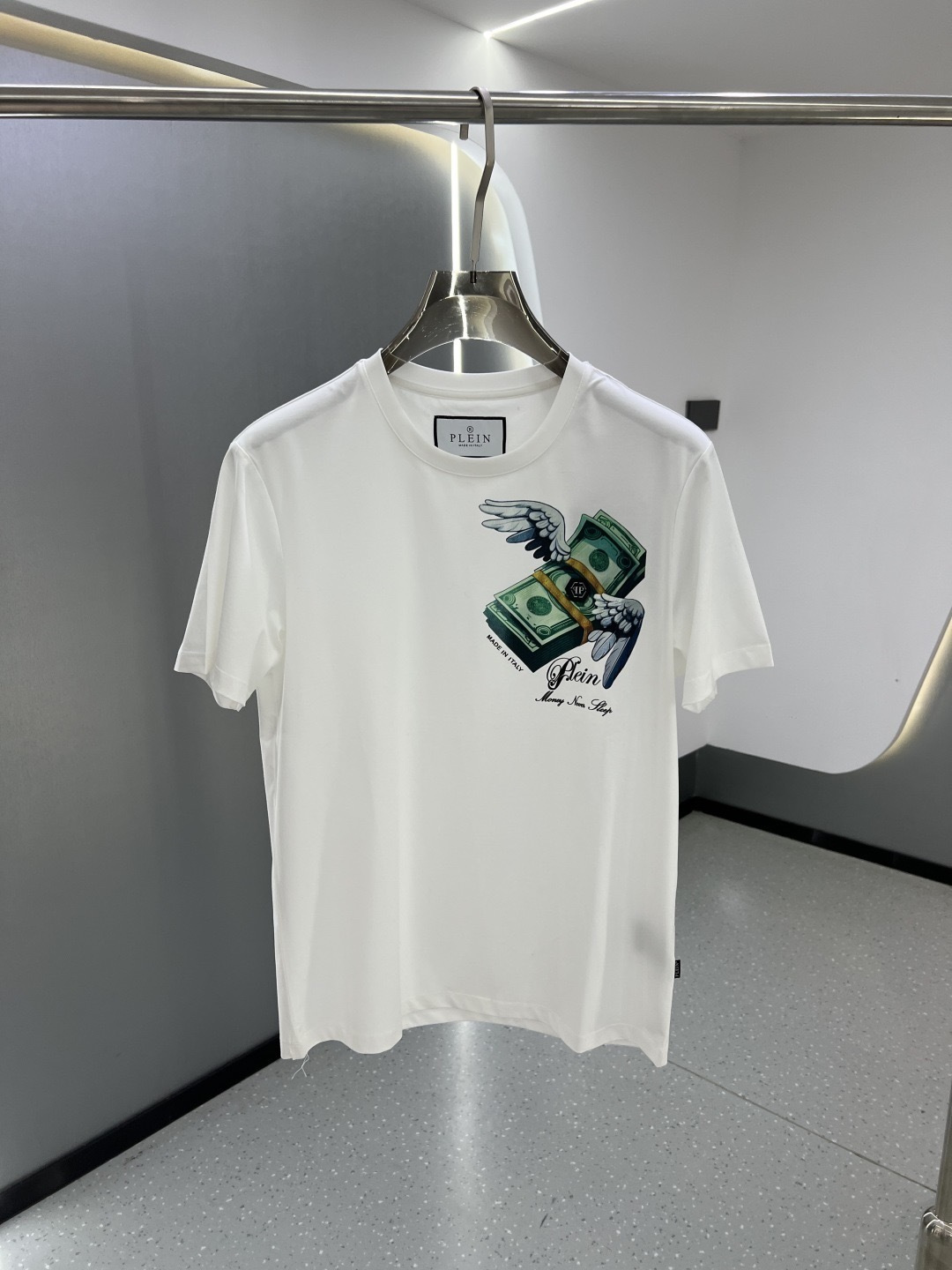 （M-XXXL）PhiliPP Plein2026春夏新品“马上有钱”直喷工艺短袖T恤；品牌标志性的街头