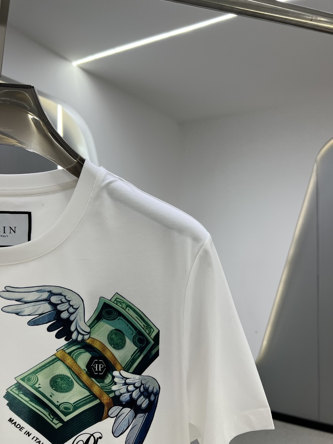（M-XXXL）PhiliPP Plein2026春夏新品“马上有钱”直喷工艺短袖T恤；品牌标志性的街头