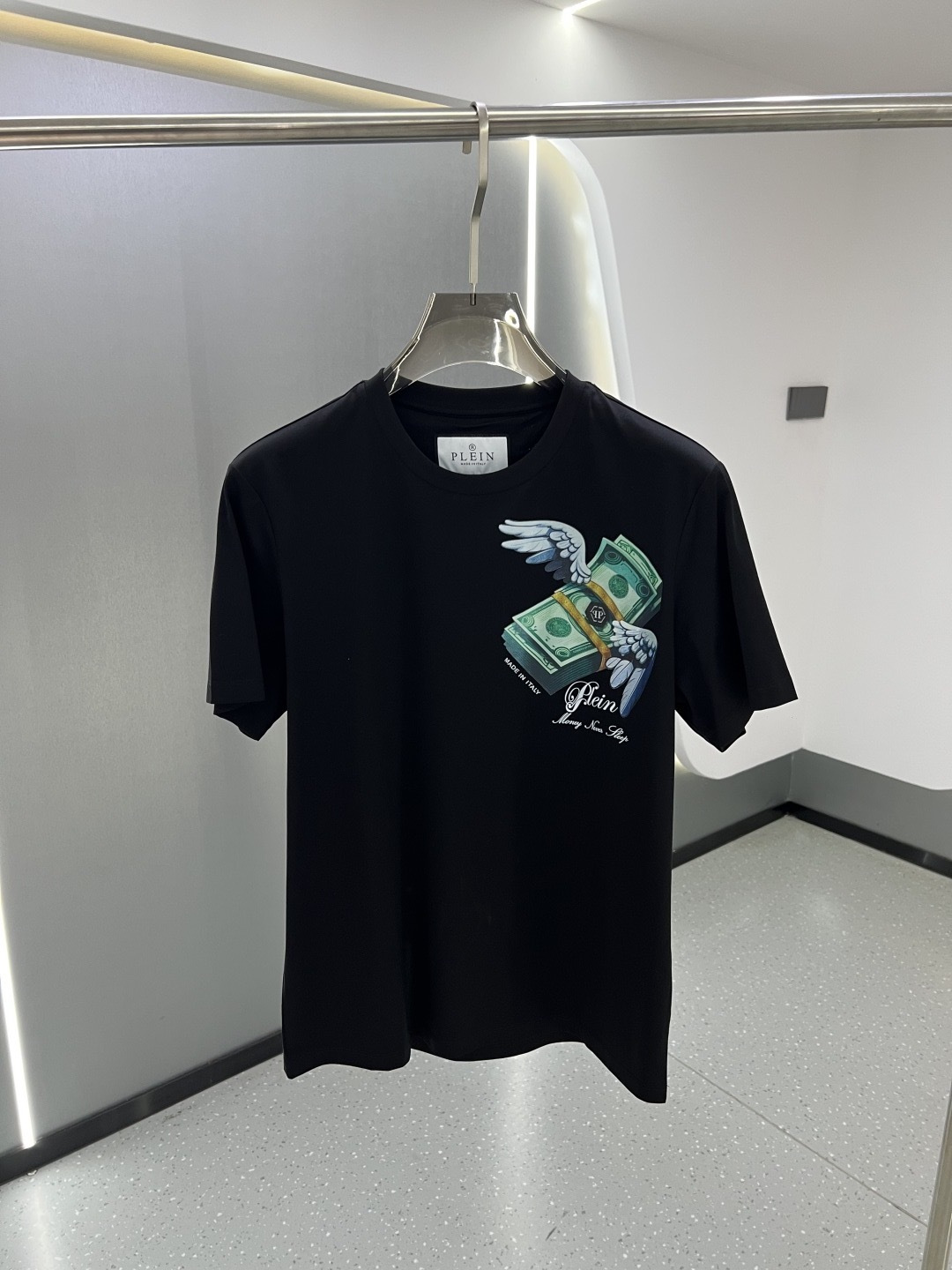 （M-XXXL）PhiliPP Plein2026春夏新品“马上有钱”直喷工艺短袖T恤；品牌标志性的街头