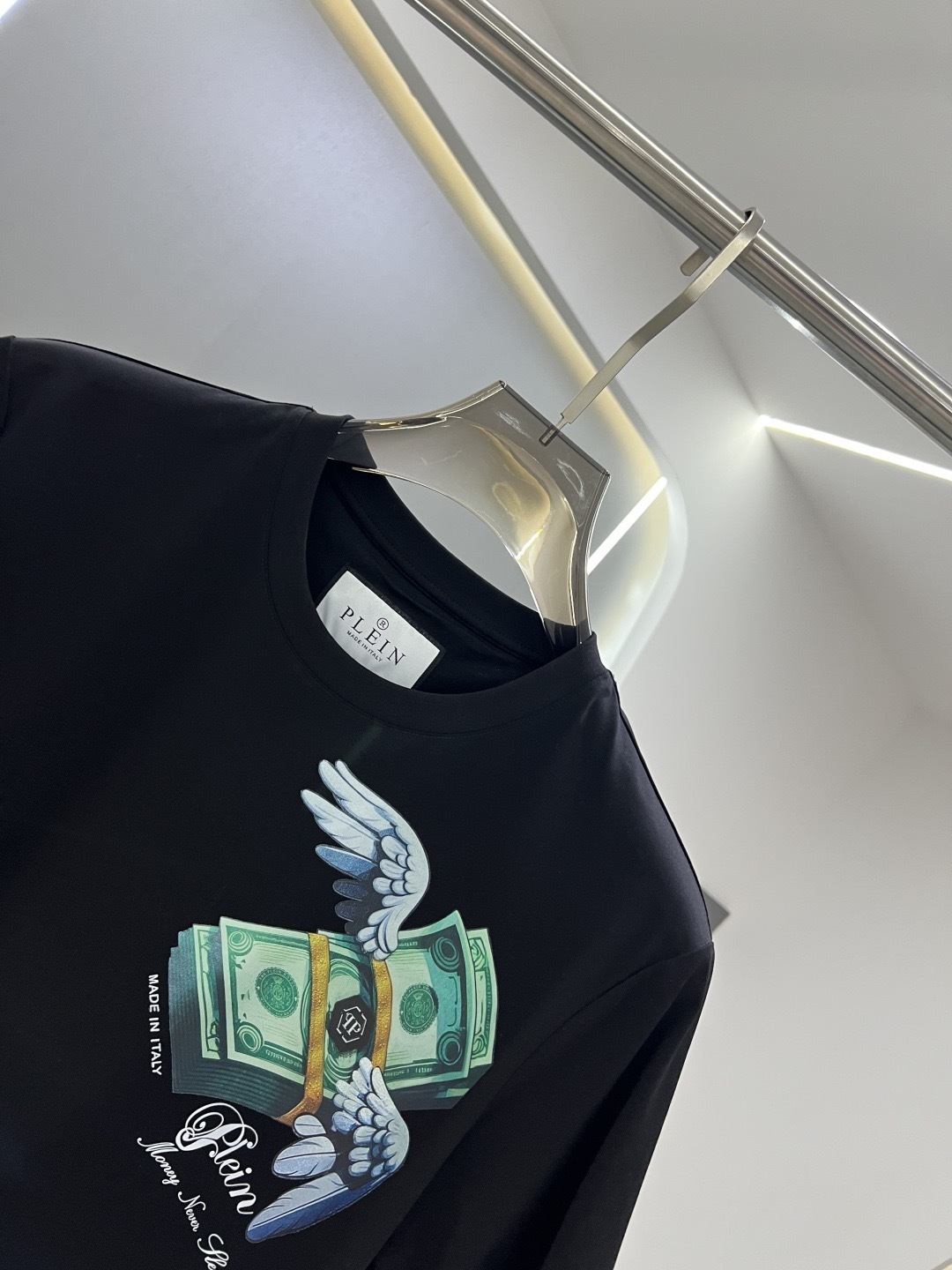 （M-XXXL）PhiliPP Plein2026春夏新品“马上有钱”直喷工艺短袖T恤；品牌标志性的街头