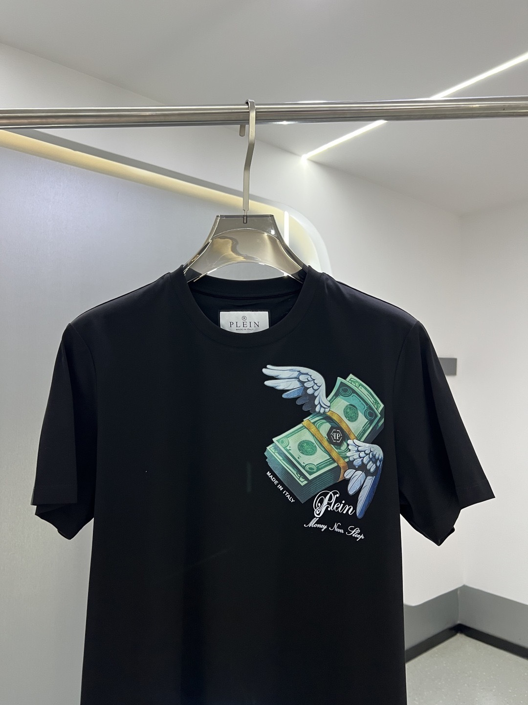 （M-XXXL）PhiliPP Plein2026春夏新品“马上有钱”直喷工艺短袖T恤；品牌标志性的街头