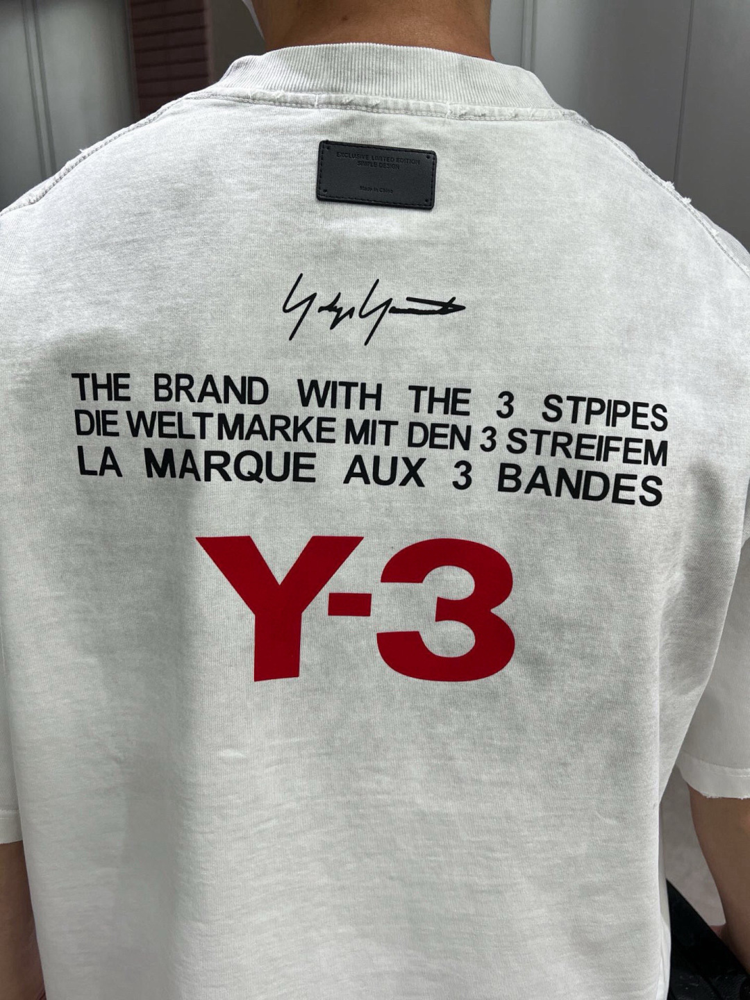 品牌：Y-3季度：春夏颜色：黑色 白色尺码：S-XXL版型：宽松版 短袖T成分：100%棉工艺：激光烫花