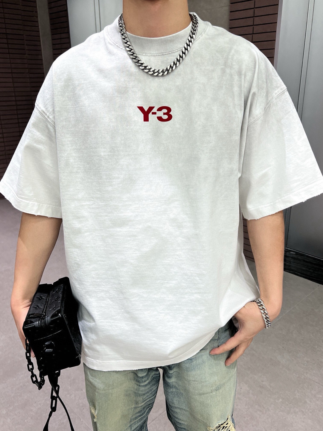 品牌：Y-3季度：春夏颜色：黑色 白色尺码：S-XXL版型：宽松版 短袖T成分：100%棉工艺：激光烫花