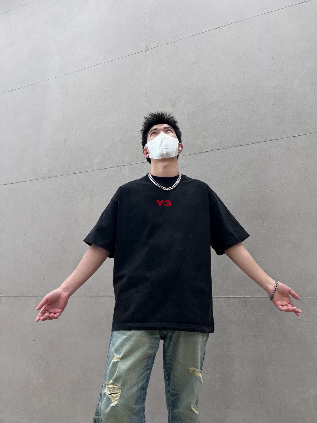 品牌：Y-3季度：春夏颜色：黑色 白色尺码：S-XXL版型：宽松版 短袖T成分：100%棉工艺：激光烫花