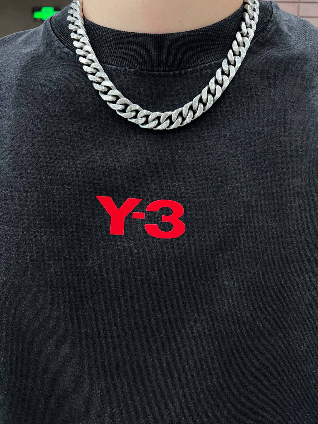 品牌：Y-3季度：春夏颜色：黑色 白色尺码：S-XXL版型：宽松版 短袖T成分：100%棉工艺：激光烫花