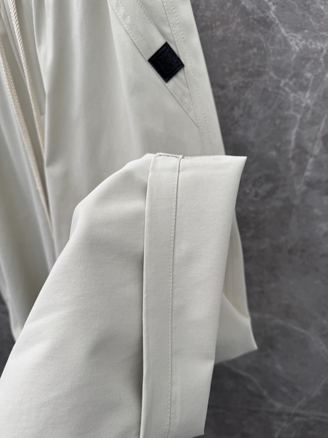 罗意威 新款经典高定新款工装裤，采用梭织面料，超级亲肤舒适，面料超绝，工装口袋设计，上身效果超级帅气！颜