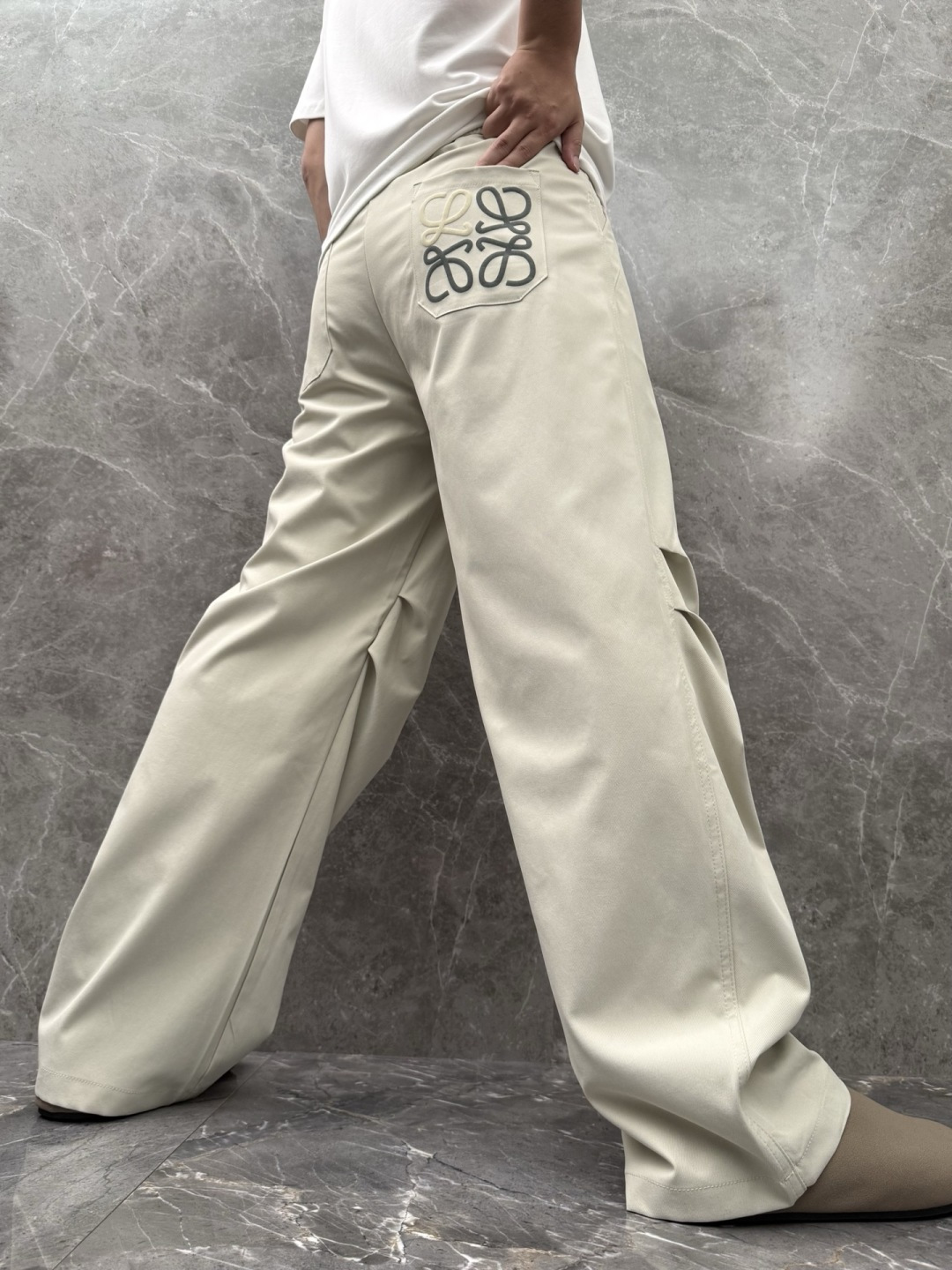 罗意威 新款经典高定新款工装裤，采用梭织面料，超级亲肤舒适，面料超绝，工装口袋设计，上身效果超级帅气！颜