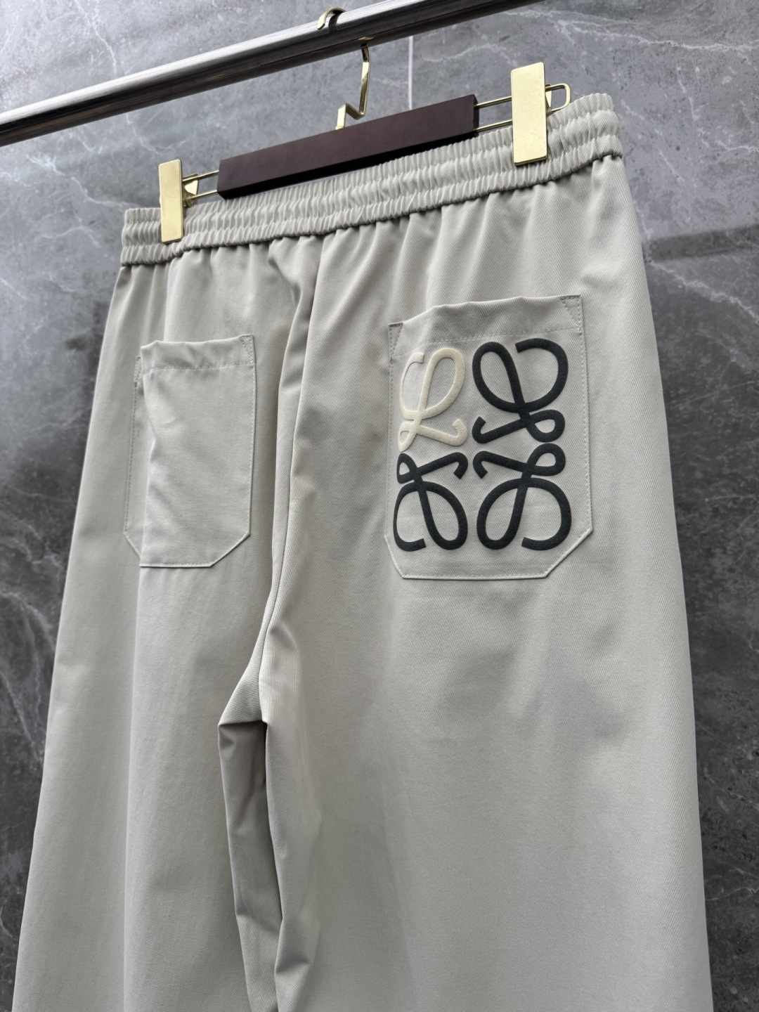 罗意威 新款经典高定新款工装裤，采用梭织面料，超级亲肤舒适，面料超绝，工装口袋设计，上身效果超级帅气！颜