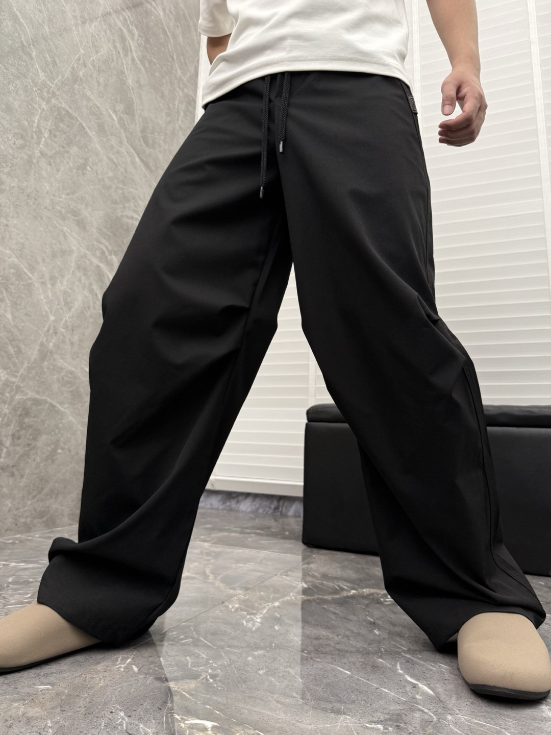 罗意威 新款经典高定新款工装裤，采用梭织面料，超级亲肤舒适，面料超绝，工装口袋设计，上身效果超级帅气！颜