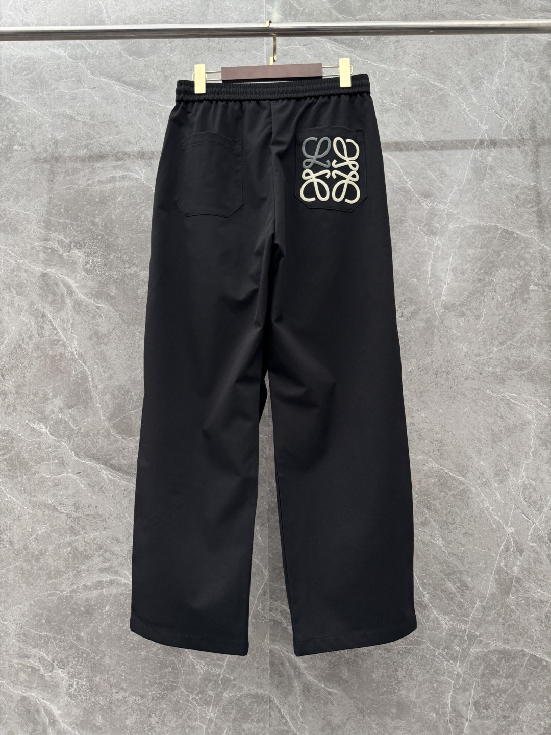 罗意威 新款经典高定新款工装裤，采用梭织面料，超级亲肤舒适，面料超绝，工装口袋设计，上身效果超级帅气！颜