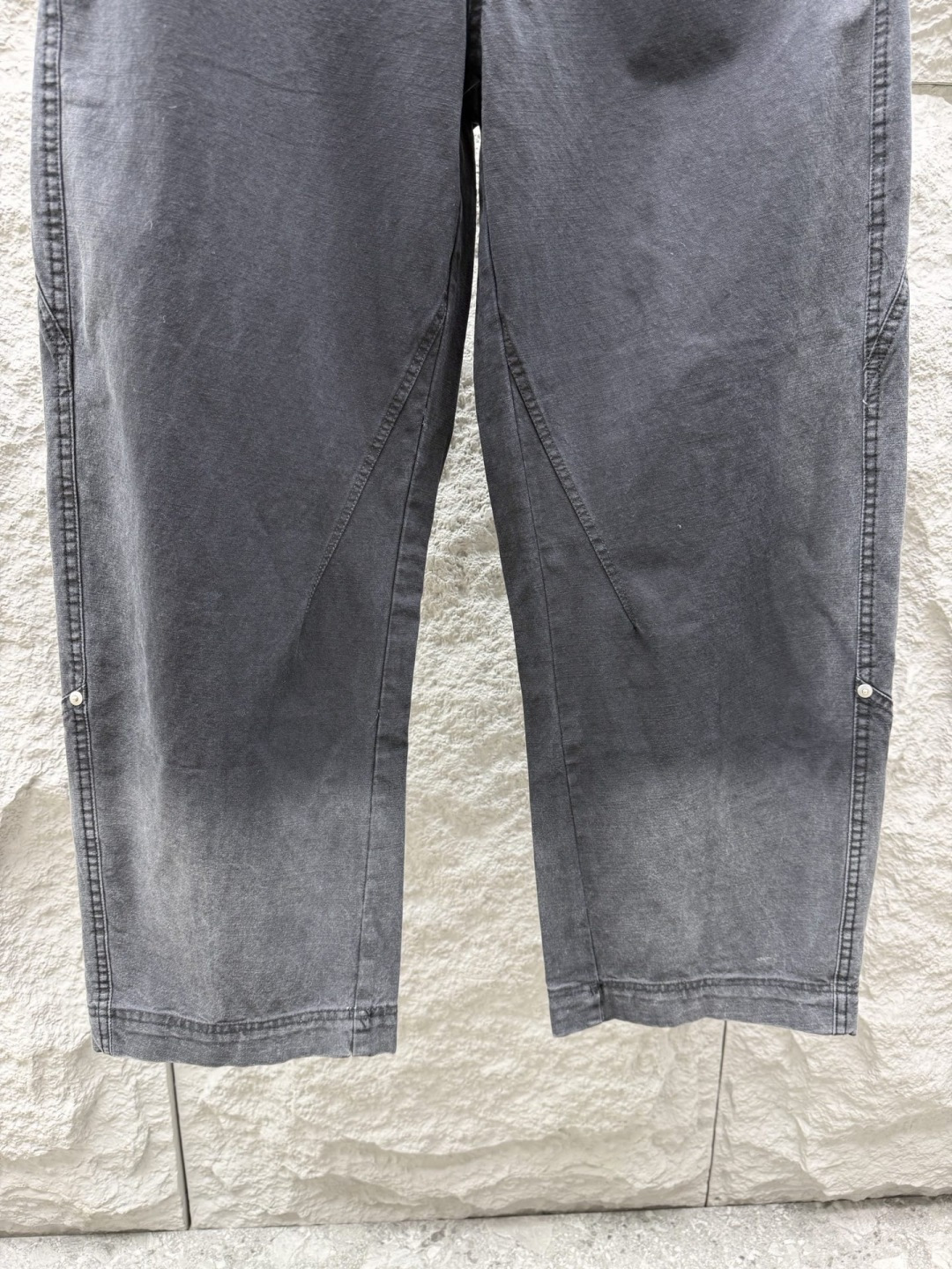 Acn🔥🔥春夏季新款直筒裤，采用进口优质水洗面料，整体采用水洗做旧设计工艺，面料柔软舒适！超级时尚，标识