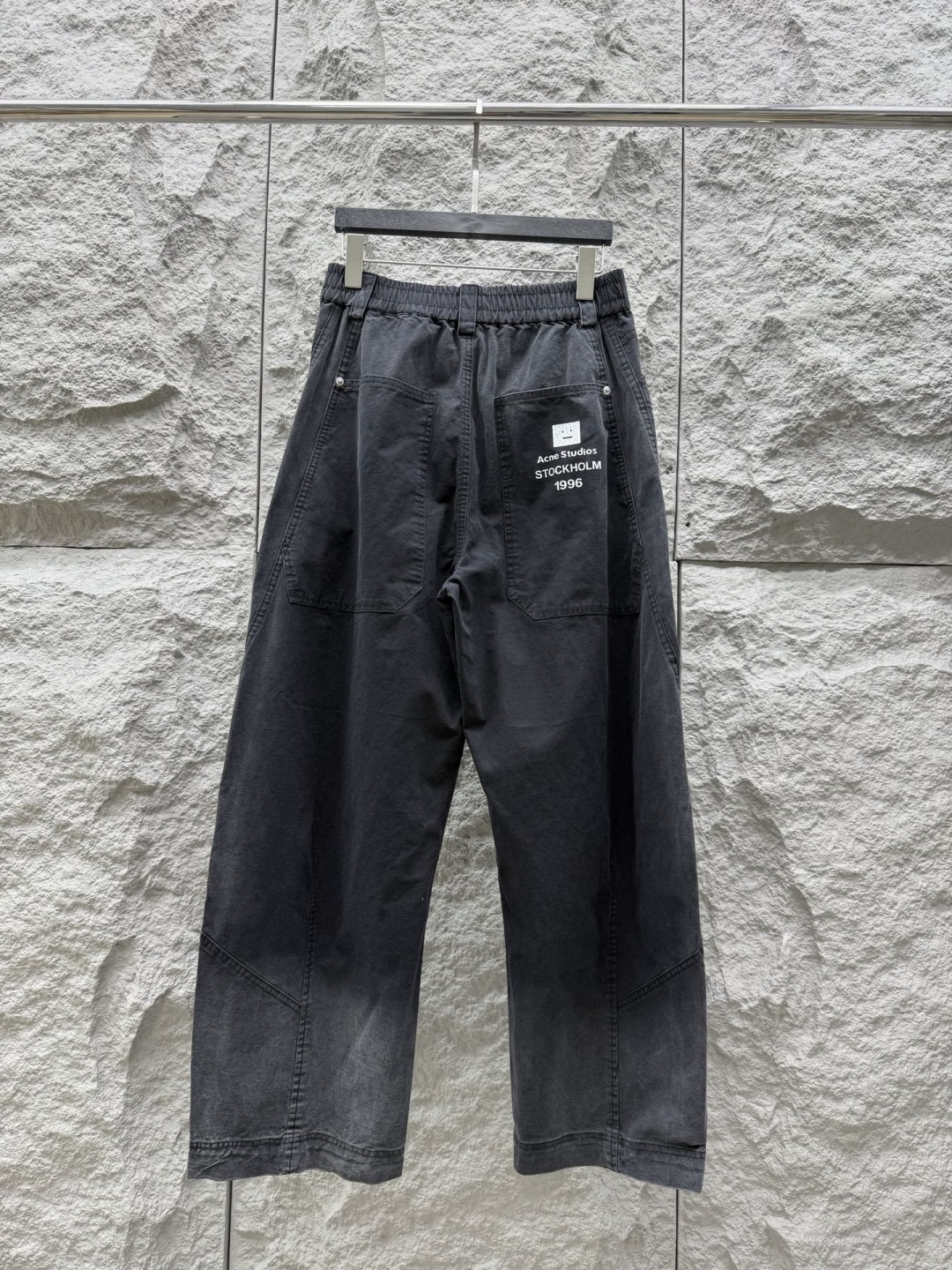 Acn🔥🔥春夏季新款直筒裤，采用进口优质水洗面料，整体采用水洗做旧设计工艺，面料柔软舒适！超级时尚，标识