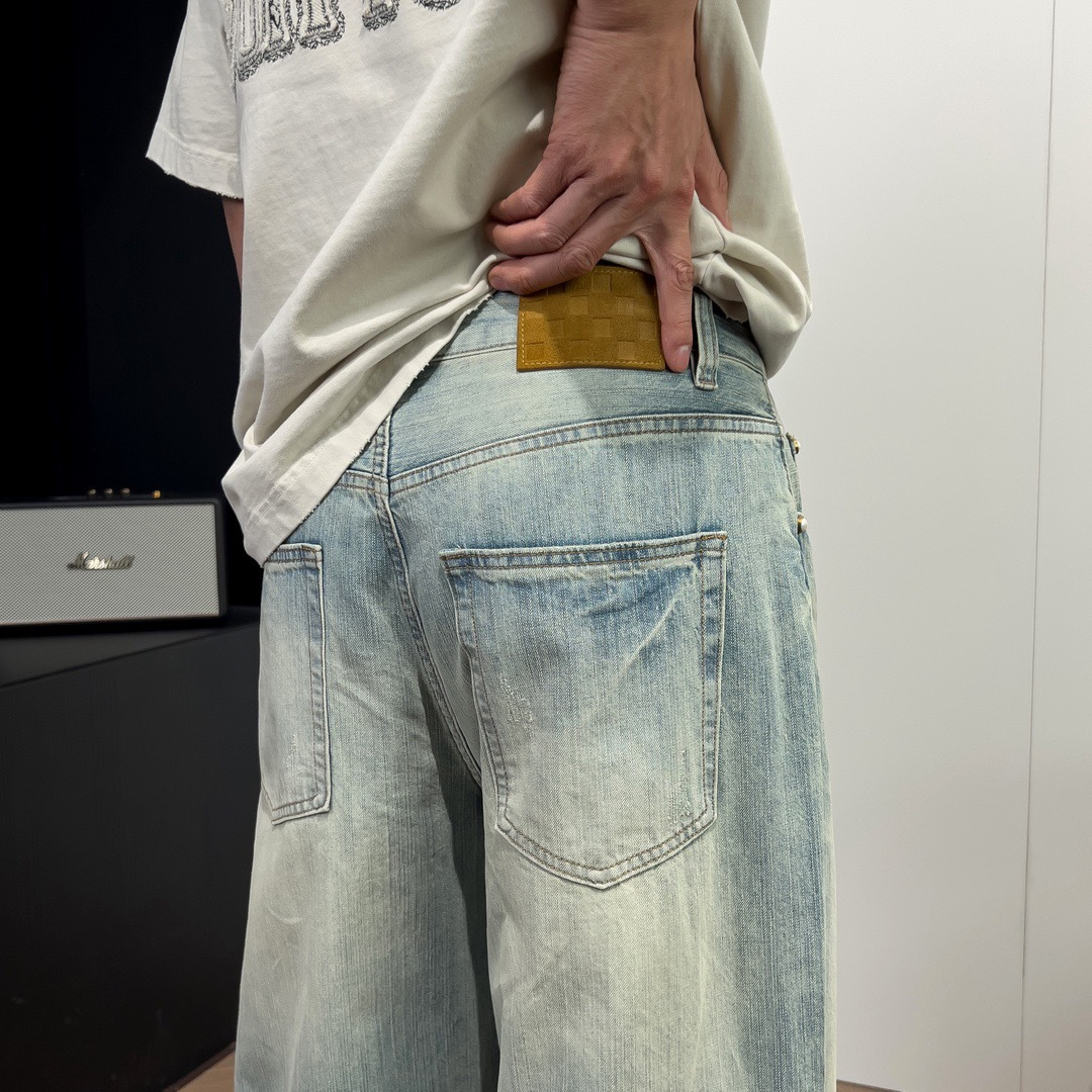 品牌：L**V季度：2026春夏颜色：蓝色尺码：S—2XL版型：弯刀裤 牛仔裤重量：10.3安成分：95