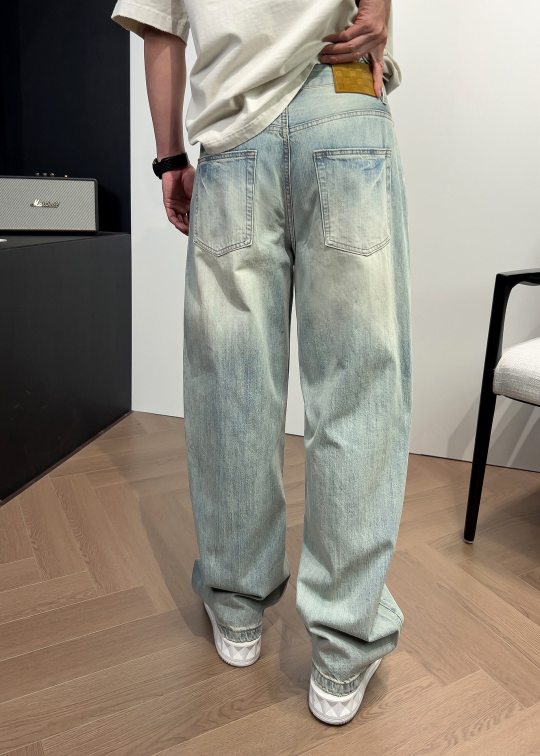 品牌：L**V季度：2026春夏颜色：蓝色尺码：S—2XL版型：弯刀裤 牛仔裤重量：10.3安成分：95