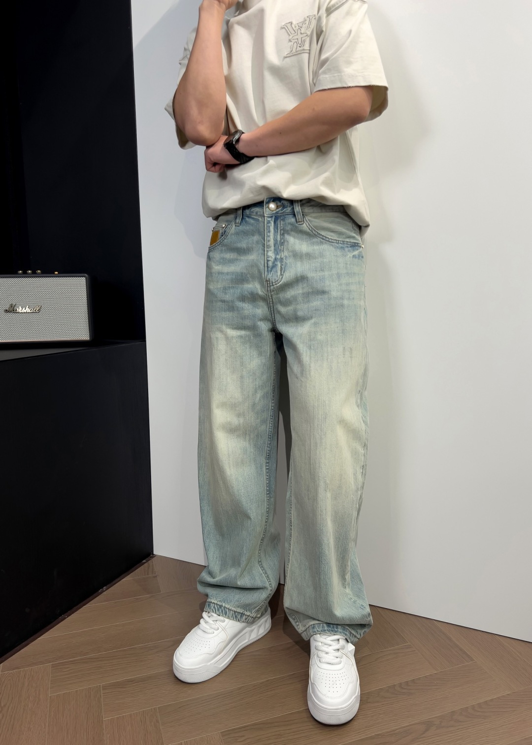 品牌：L**V季度：2026春夏颜色：蓝色尺码：S—2XL版型：弯刀裤 牛仔裤重量：10.3安成分：95