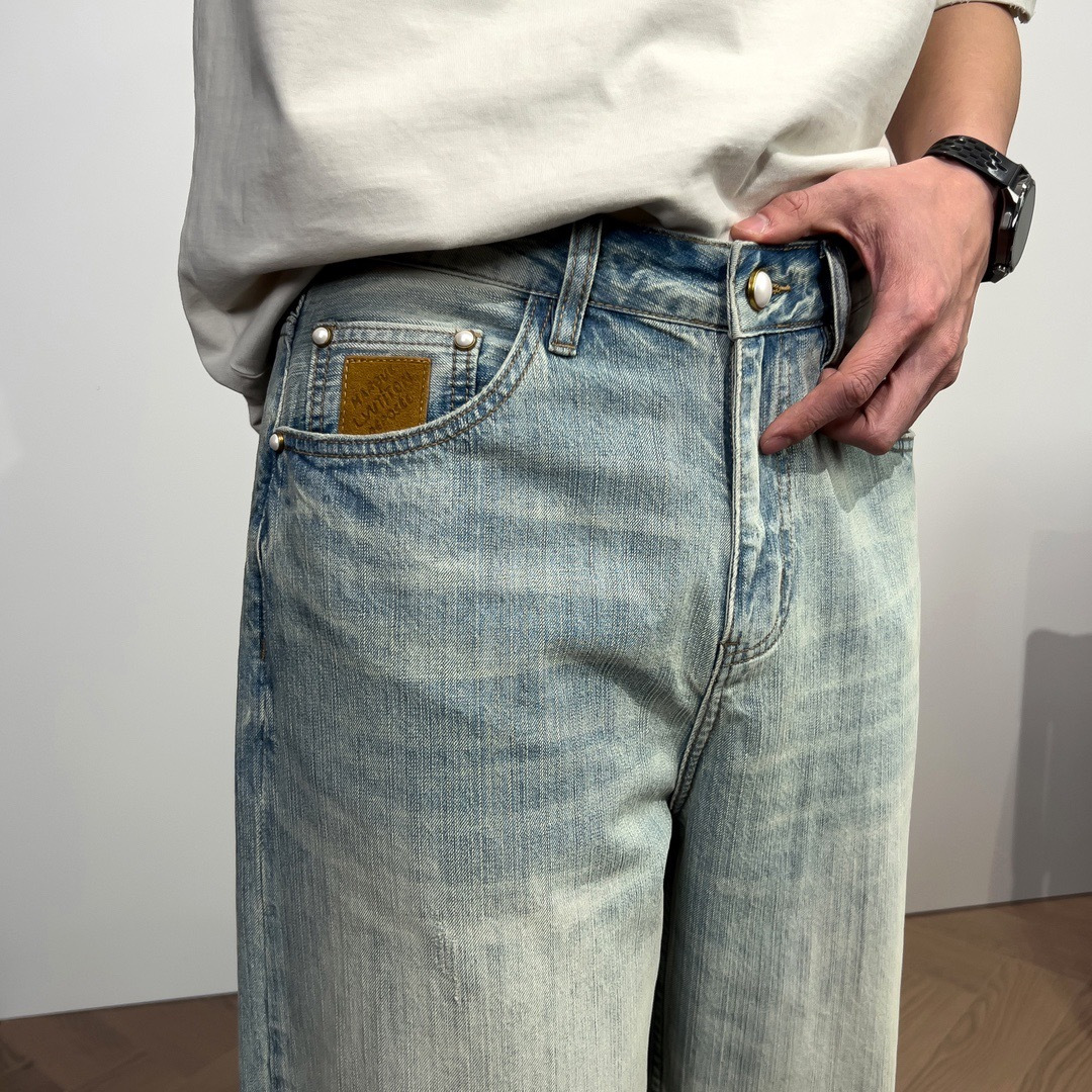 品牌：L**V季度：2026春夏颜色：蓝色尺码：S—2XL版型：弯刀裤 牛仔裤重量：10.3安成分：95