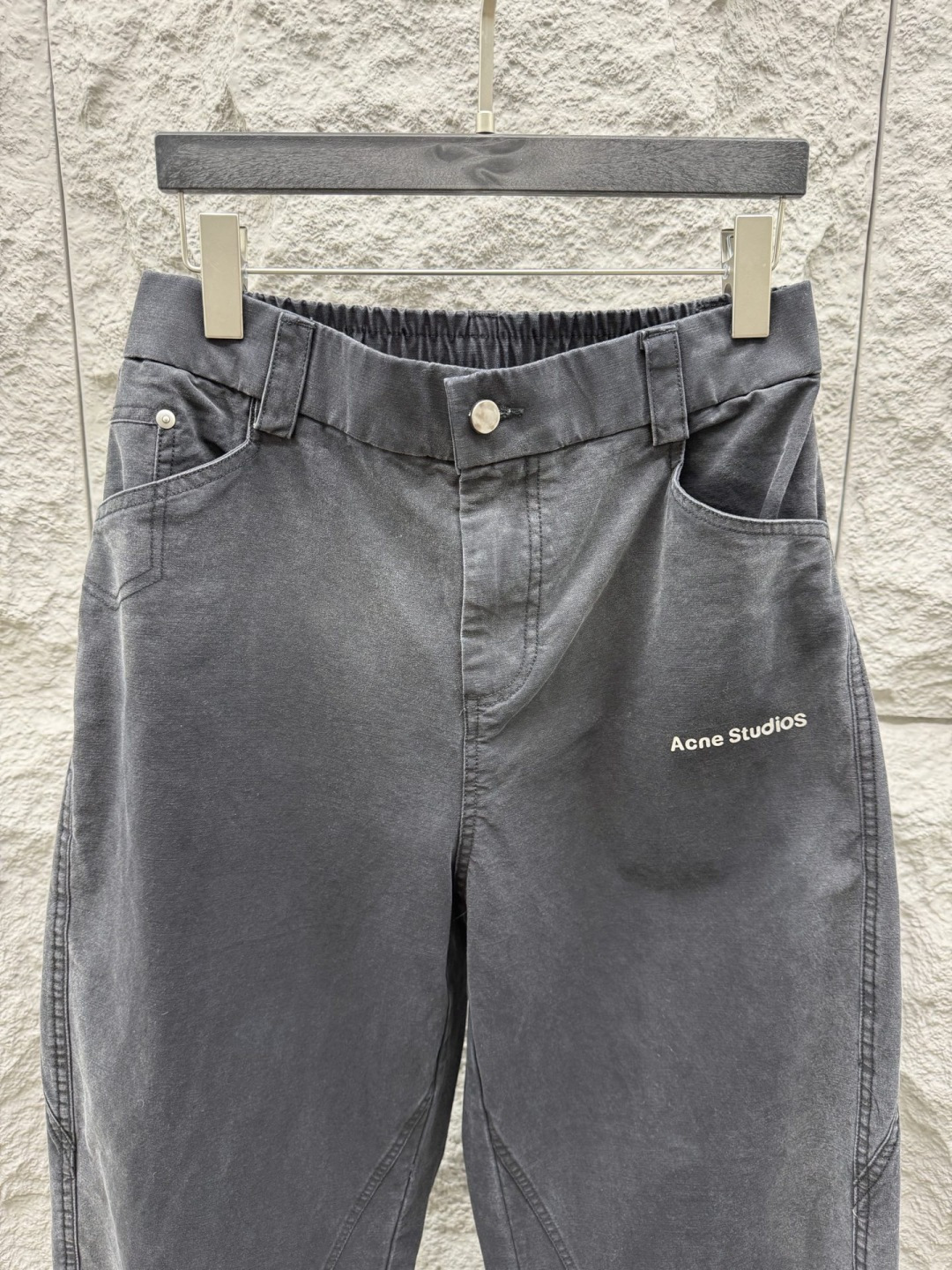 Acn🔥🔥春夏季新款直筒裤，采用进口优质水洗面料，整体采用水洗做旧设计工艺，面料柔软舒适！超级时尚，标识