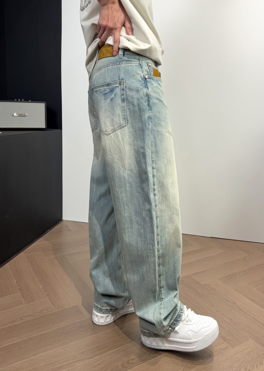 品牌：L**V季度：2026春夏颜色：蓝色尺码：S—2XL版型：弯刀裤 牛仔裤重量：10.3安成分：95