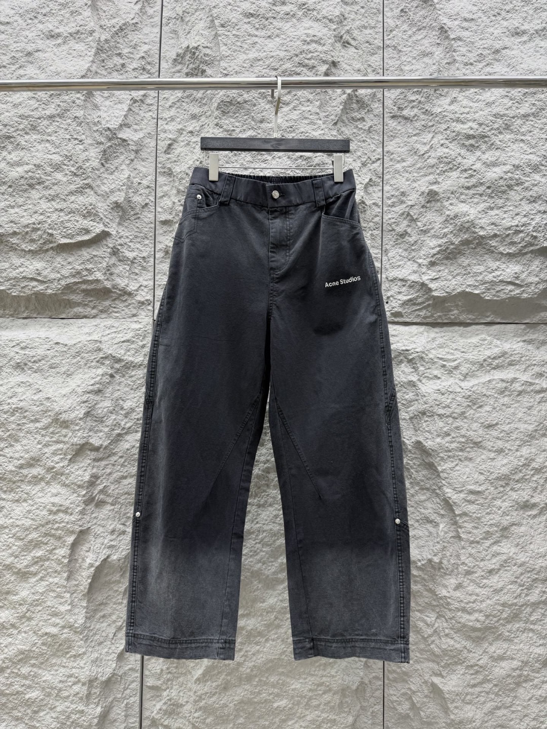 Acn🔥🔥春夏季新款直筒裤，采用进口优质水洗面料，整体采用水洗做旧设计工艺，面料柔软舒适！超级时尚，标识