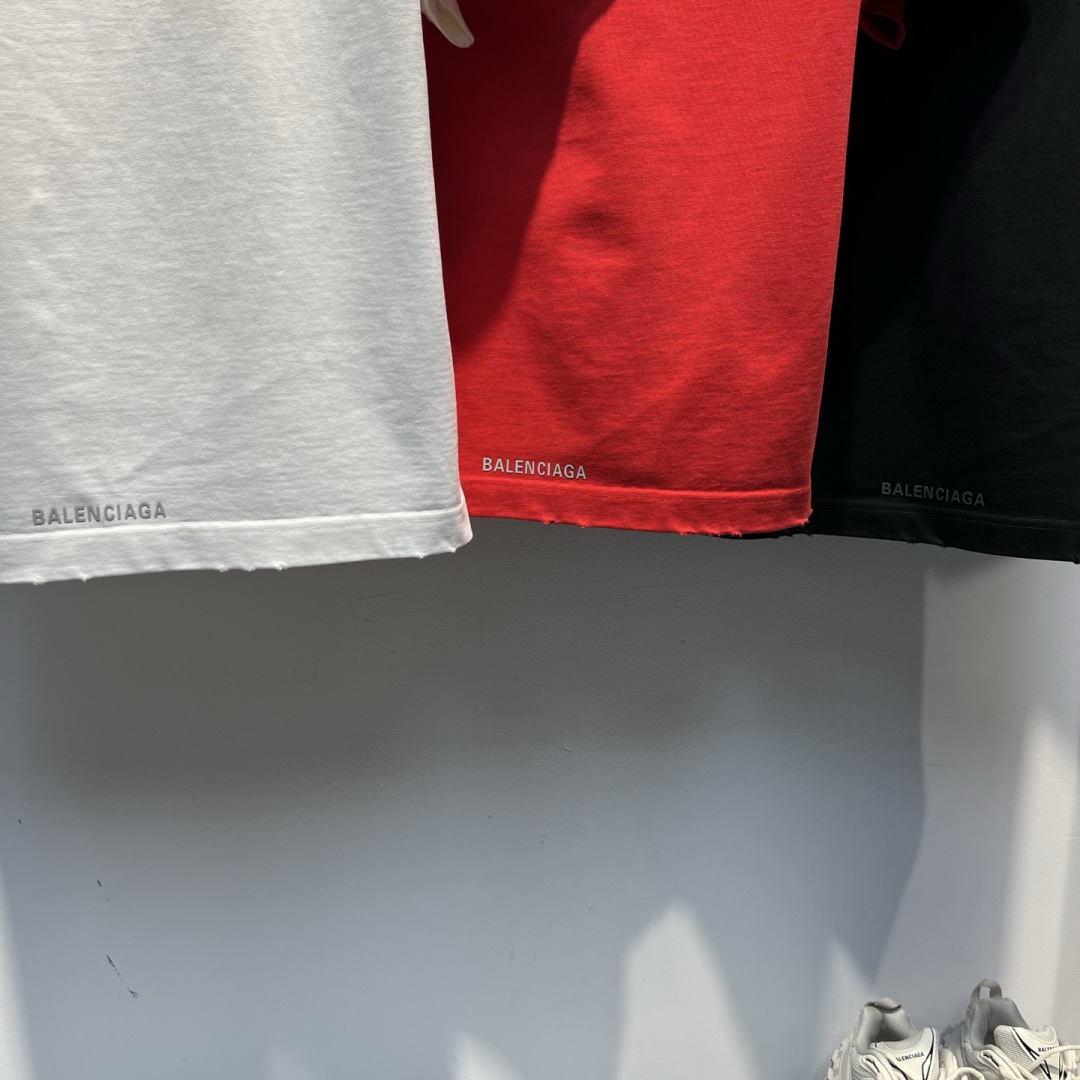 新款春季重磅T恤🆕颜色：黑，白，红码数：XS-XL款号：52135