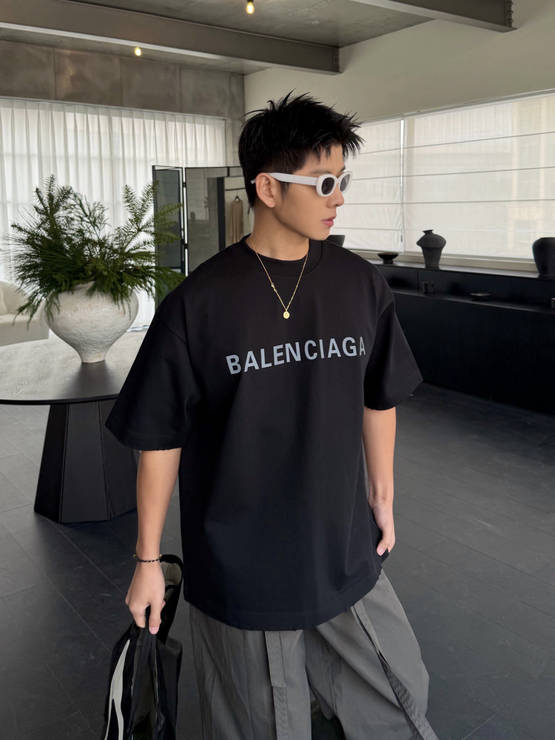 新款春季重磅T恤🆕颜色：黑，白，红码数：XS-XL款号：52135