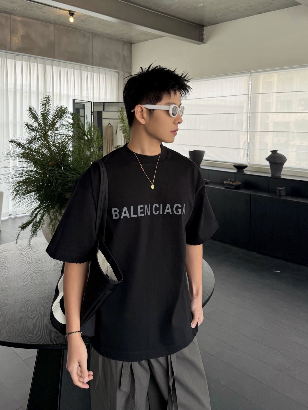 新款春季重磅T恤🆕颜色：黑，白，红码数：XS-XL款号：52135