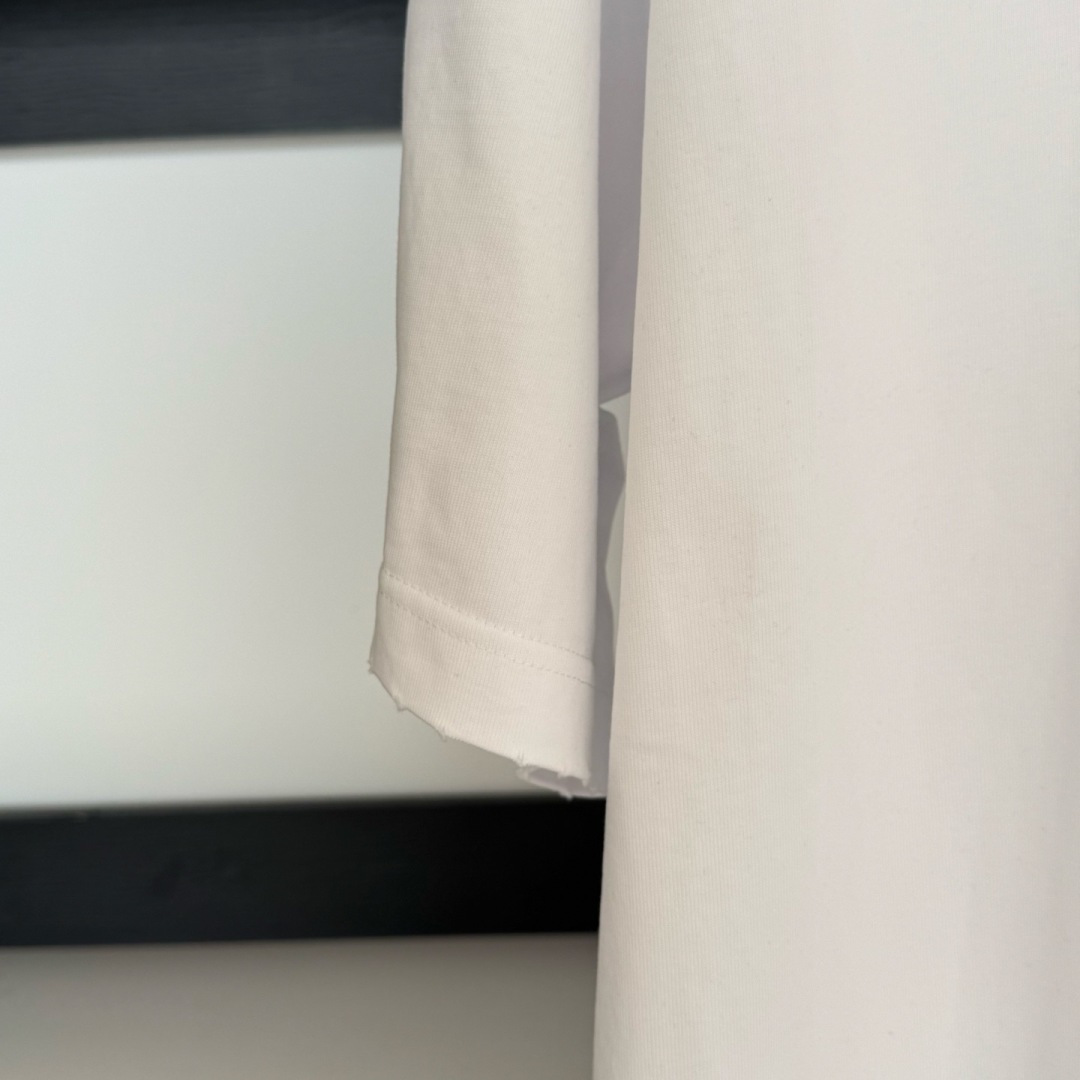 CELINE🌟2026年新款春季短袖🆕采用纯棉面料，手感细腻，超级时尚洋气！码数：XS S M L XL