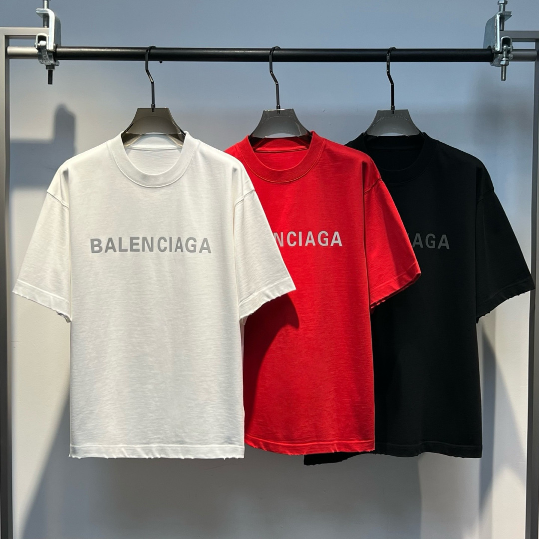 新款春季重磅T恤🆕颜色：黑，白，红码数：XS-XL款号：52135