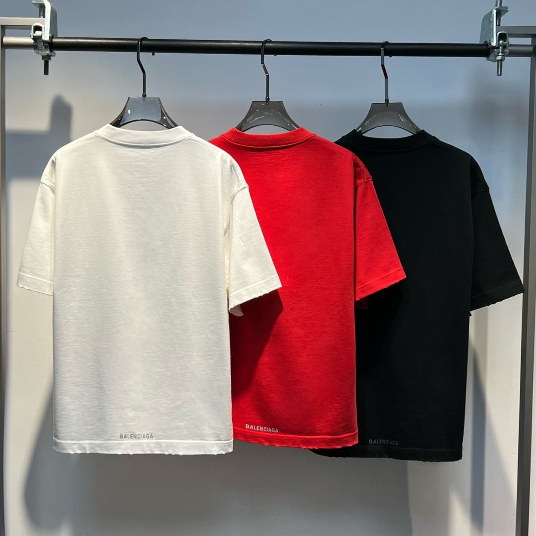 新款春季重磅T恤🆕颜色：黑，白，红码数：XS-XL款号：52135