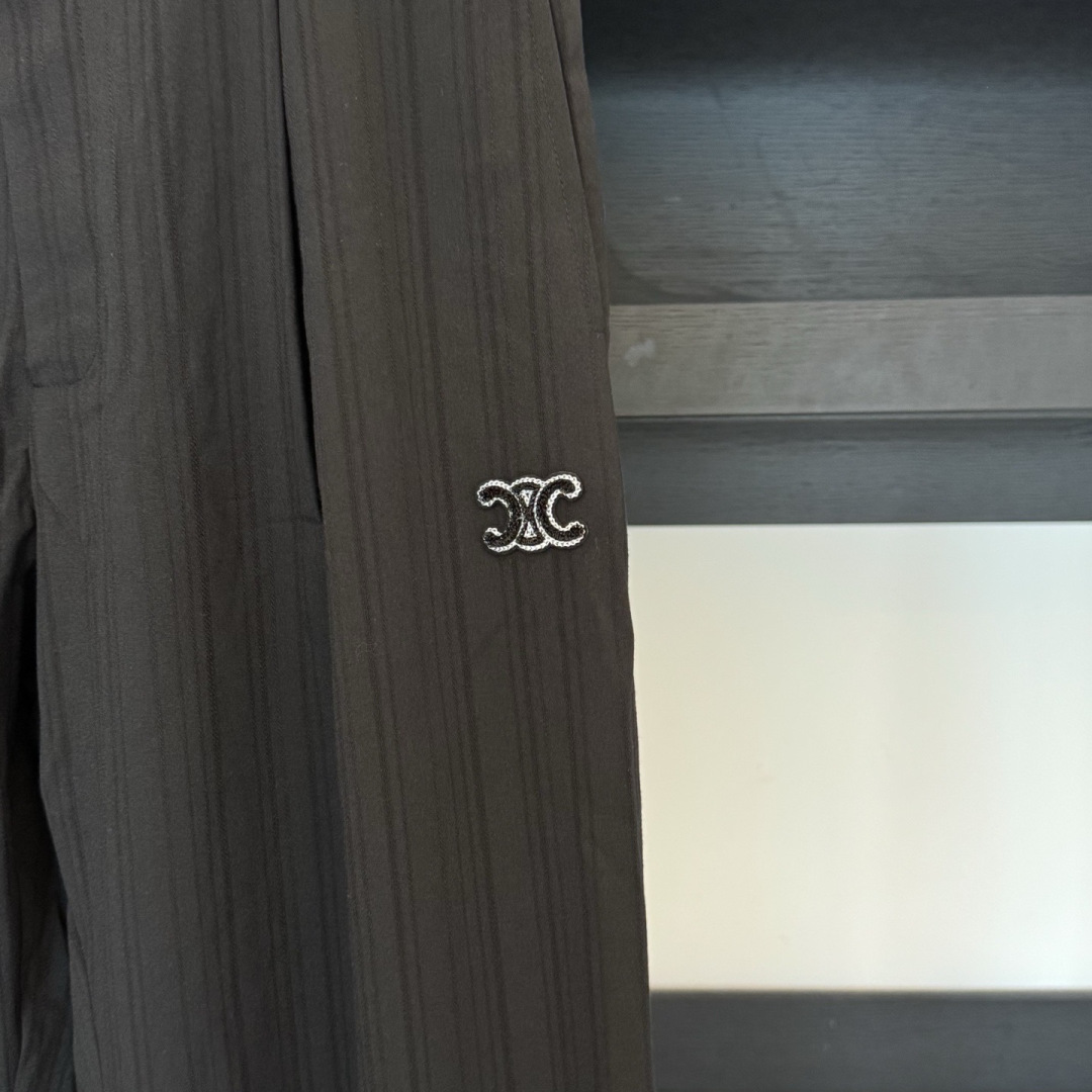 CELINE🌟2026年夏季新款薄款条纹休闲西裤🆕采用优质面料，具有质感，松紧腰带设计，超级时尚洋气！码
