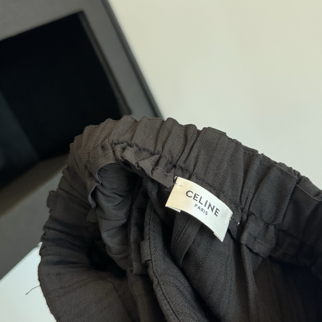 CELINE🌟2026年夏季新款薄款条纹休闲西裤🆕采用优质面料，具有质感，松紧腰带设计，超级时尚洋气！码