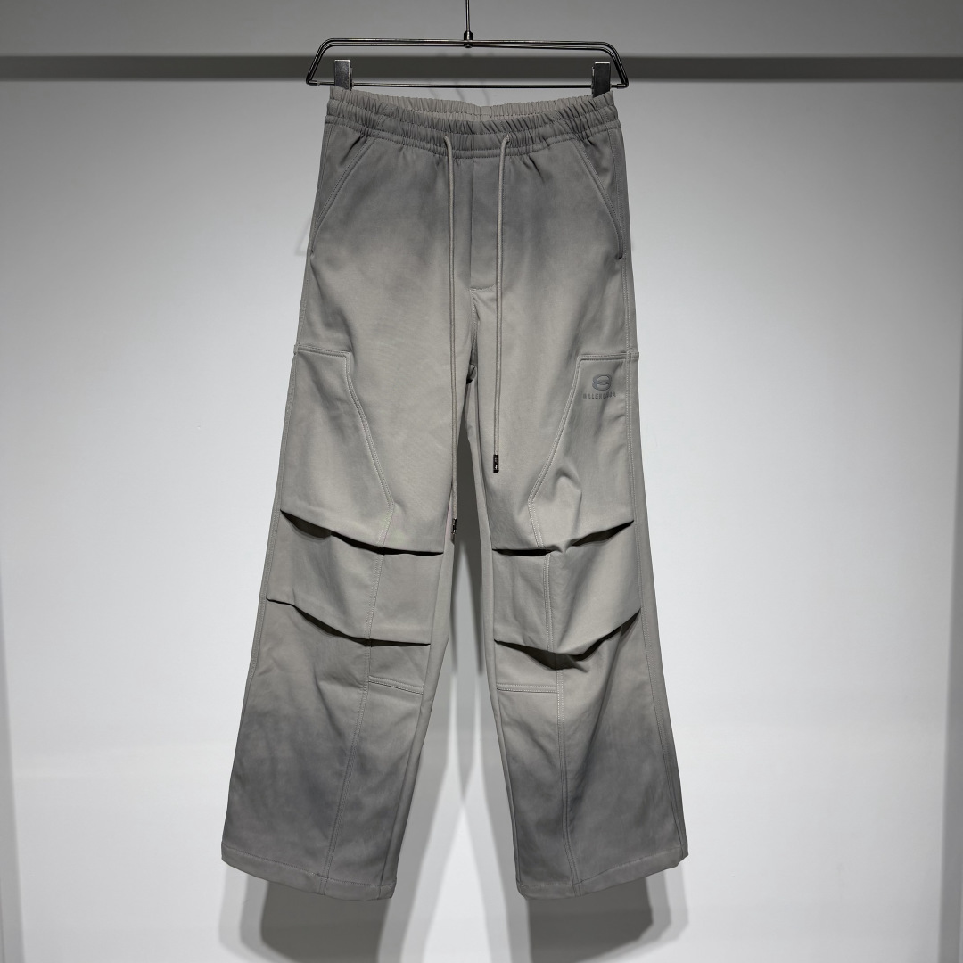 Balenciaga 巴黎世家时尚休闲工装裤！采用工装立体剪裁层次鲜明！复合加绒面料水洗扎染做旧不易褪色