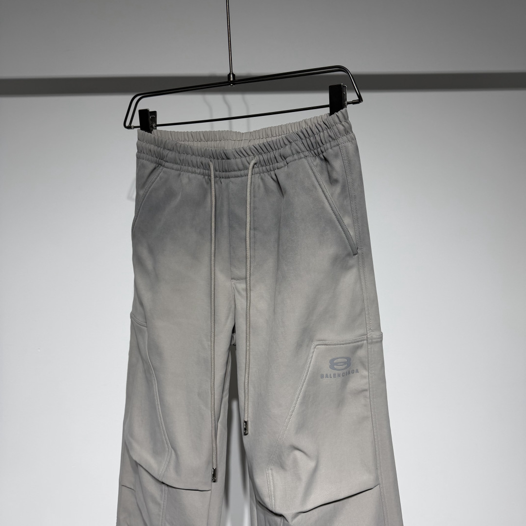 Balenciaga 巴黎世家时尚休闲工装裤！采用工装立体剪裁层次鲜明！复合加绒面料水洗扎染做旧不易褪色