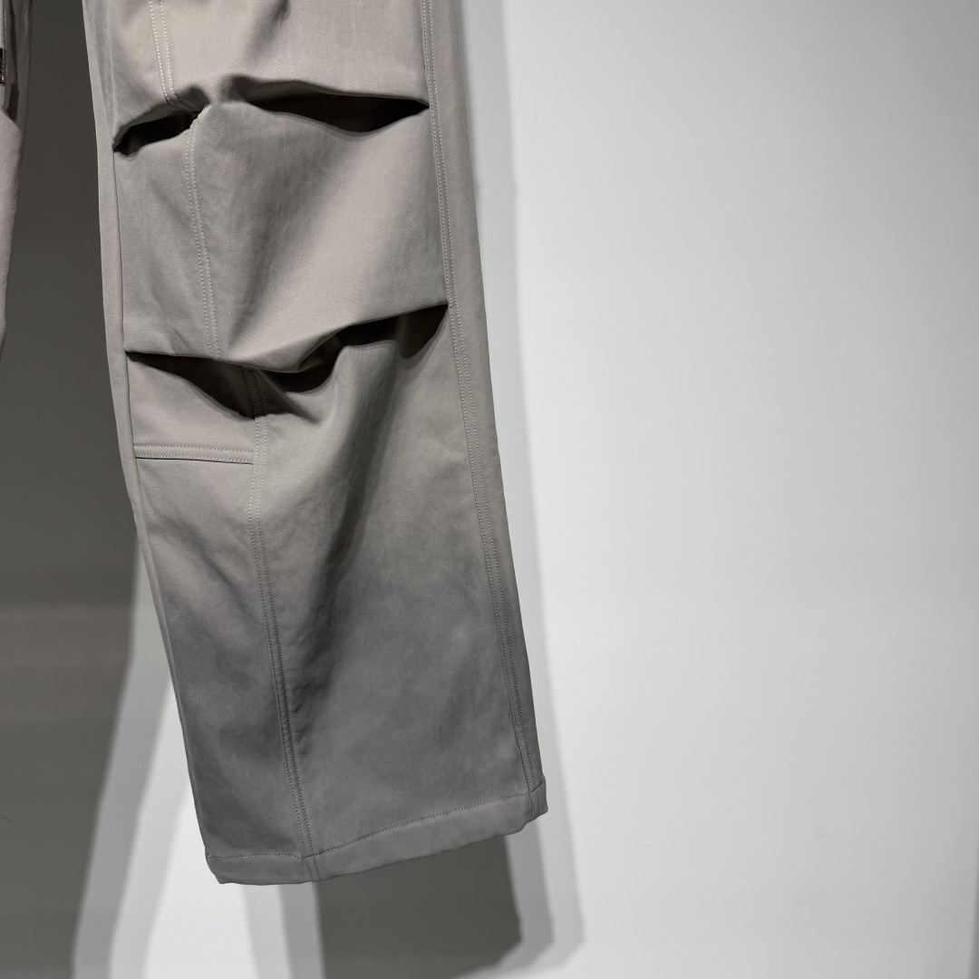 Balenciaga 巴黎世家时尚休闲工装裤！采用工装立体剪裁层次鲜明！复合加绒面料水洗扎染做旧不易褪色