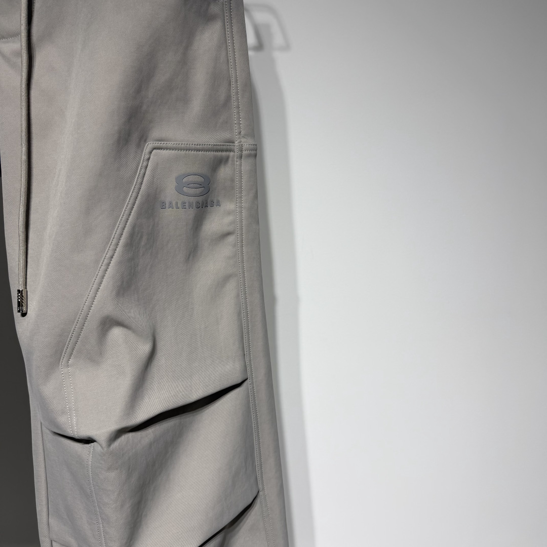 Balenciaga 巴黎世家时尚休闲工装裤！采用工装立体剪裁层次鲜明！复合加绒面料水洗扎染做旧不易褪色
