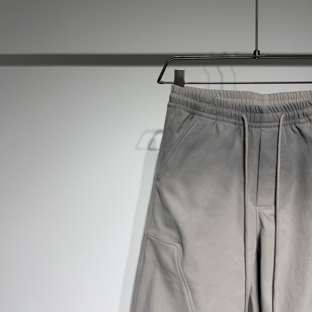 Balenciaga 巴黎世家时尚休闲工装裤！采用工装立体剪裁层次鲜明！复合加绒面料水洗扎染做旧不易褪色