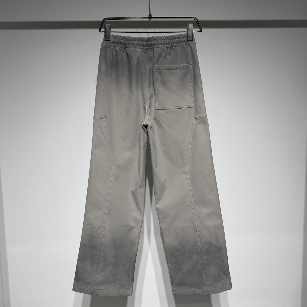 Balenciaga 巴黎世家时尚休闲工装裤！采用工装立体剪裁层次鲜明！复合加绒面料水洗扎染做旧不易褪色