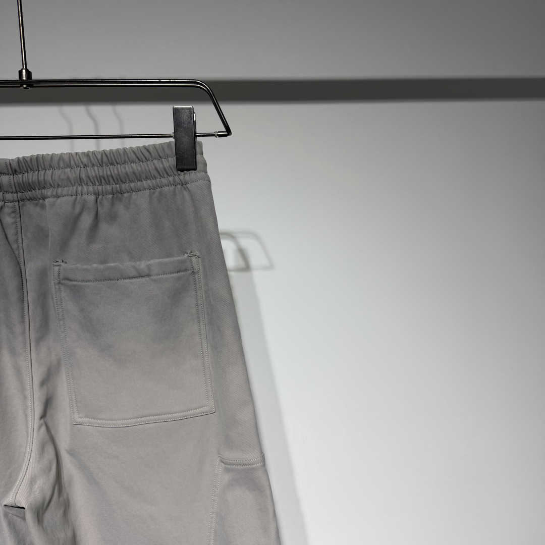 Balenciaga 巴黎世家时尚休闲工装裤！采用工装立体剪裁层次鲜明！复合加绒面料水洗扎染做旧不易褪色