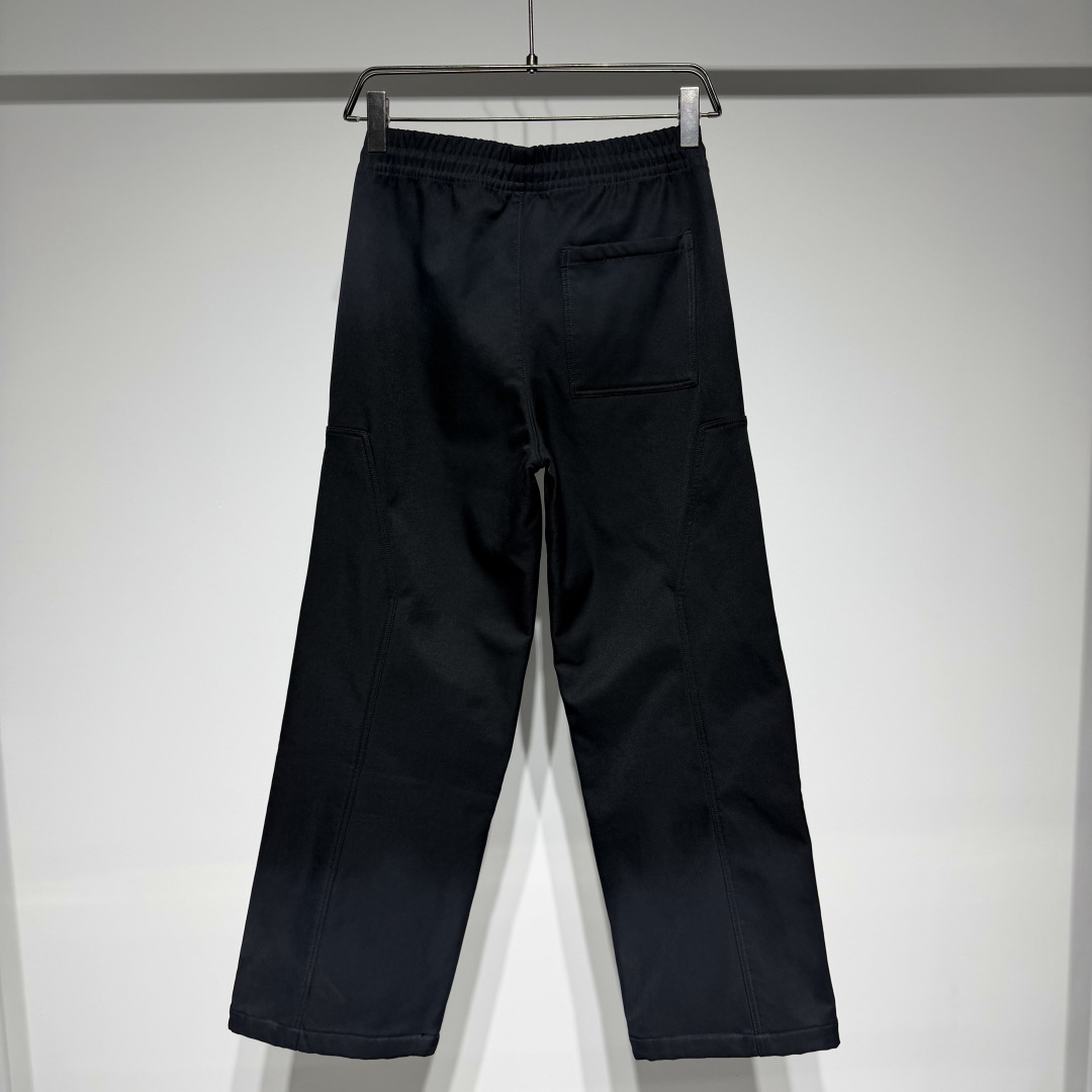 Balenciaga 巴黎世家时尚休闲工装裤！采用工装立体剪裁层次鲜明！复合加绒面料水洗扎染做旧不易褪色