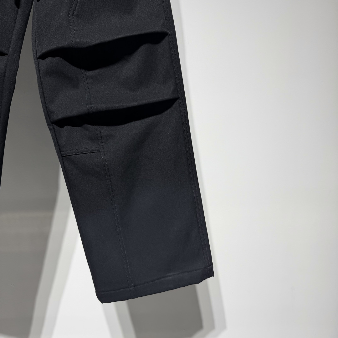 Balenciaga 巴黎世家时尚休闲工装裤！采用工装立体剪裁层次鲜明！复合加绒面料水洗扎染做旧不易褪色