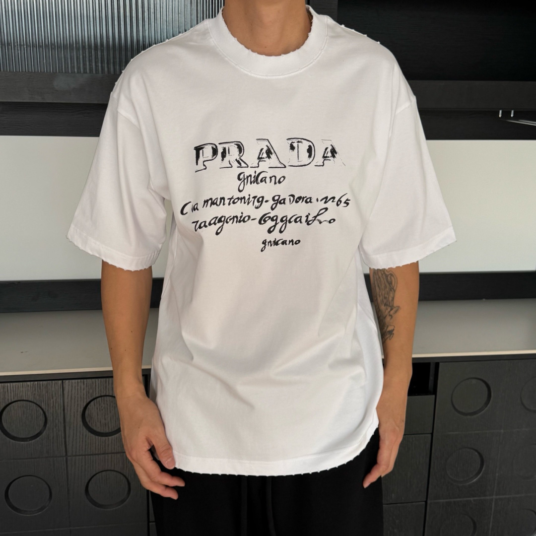 普家🌟2026年新款春季短袖🆕采用纯棉面料，手感细腻，超级时尚洋气！码数：XS S M L XL 男女同