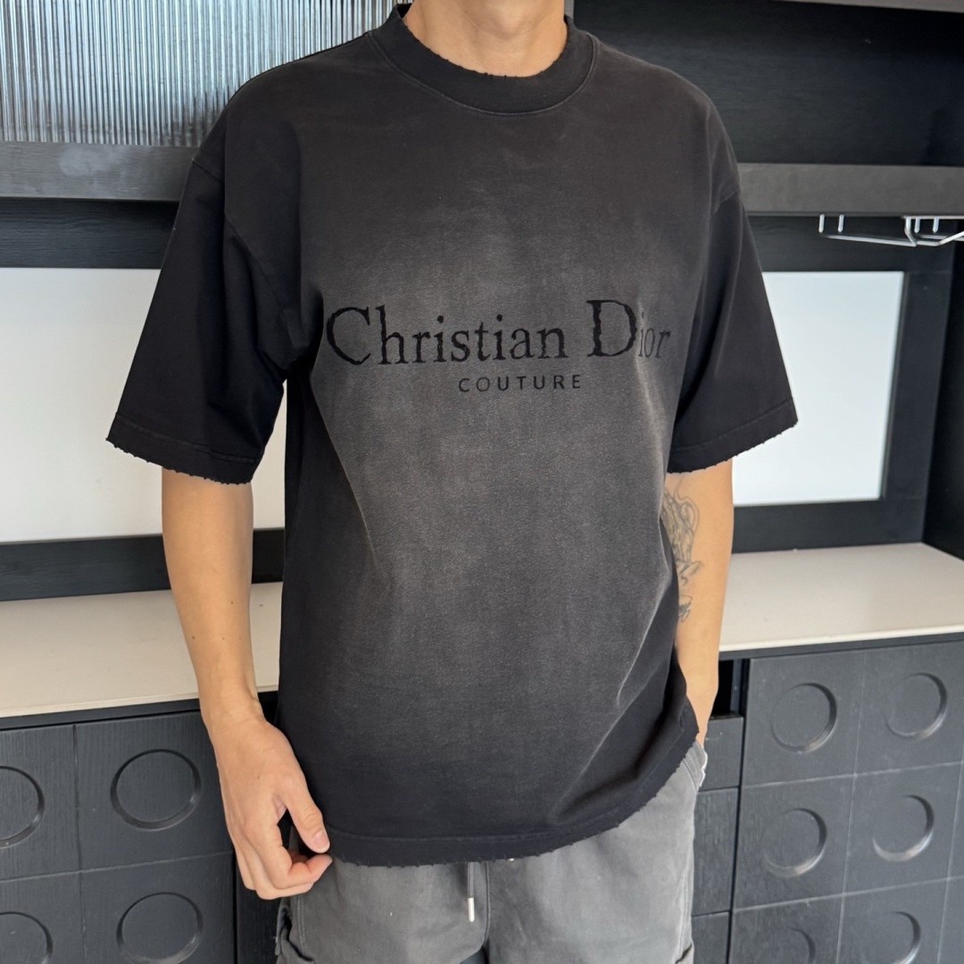 Dior🌟2026年新款春季短袖🆕采用纯棉面料，手感细腻，超级时尚洋气！码数：XS S M L XL 男