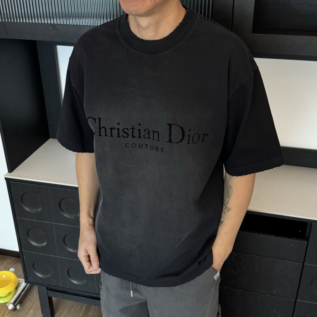Dior🌟2026年新款春季短袖🆕采用纯棉面料，手感细腻，超级时尚洋气！码数：XS S M L XL 男