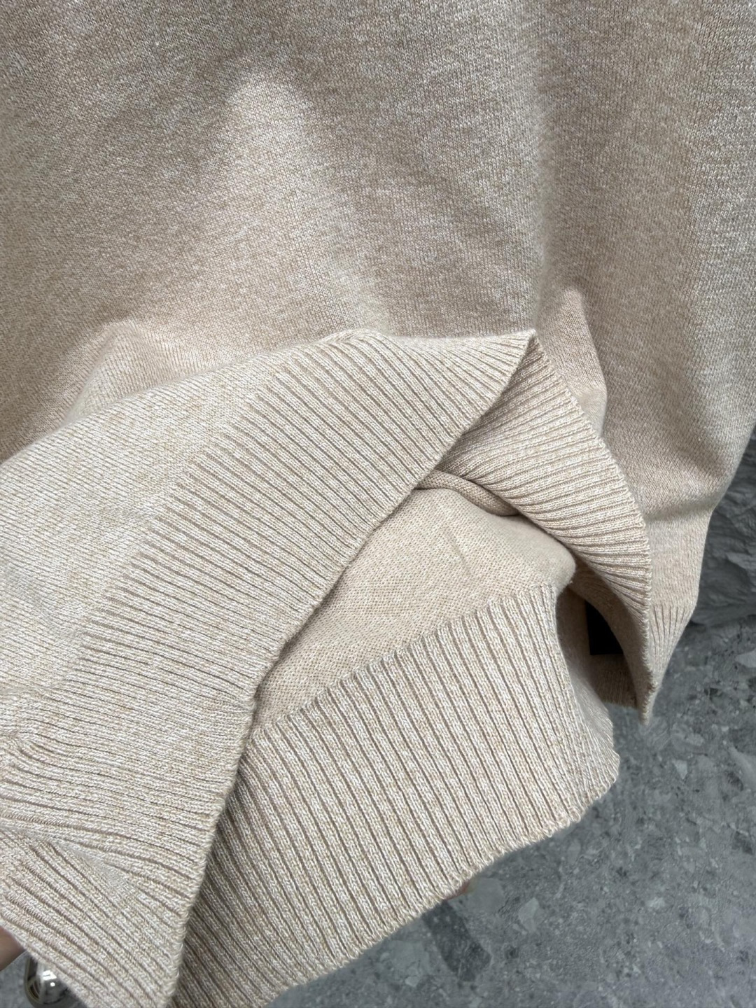 Loro piana 新款老钱风针织短袖，经典设计，简约没有任何多余累赘感，衣橱不可缺少的一件百搭单品，