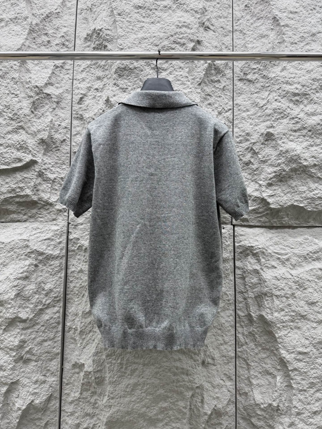 Loro piana 新款老钱风针织短袖，经典设计，简约没有任何多余累赘感，衣橱不可缺少的一件百搭单品，